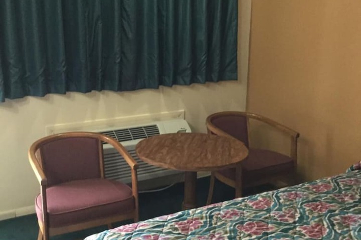 Room 17 of 18