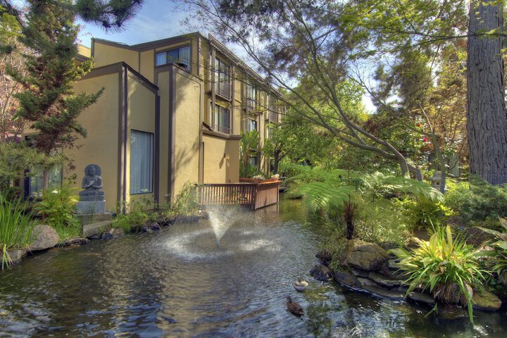 Hotel Exterior 45 of 48