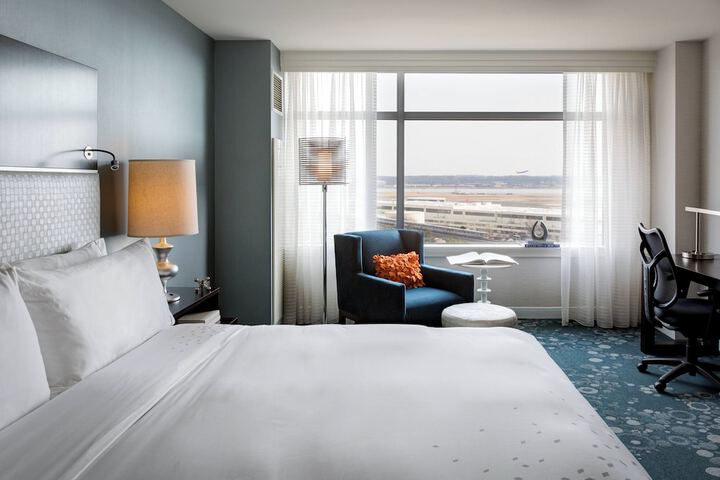 Renaissance Arlington Capital View Hotel