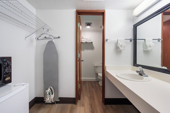Room 53 of 152