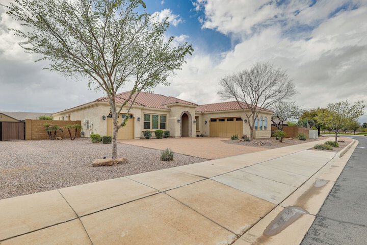 Luxury Queen Creek Home w / Calming Pool Oasis!