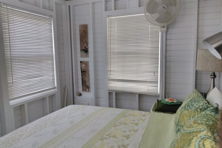 Room 6 of 9