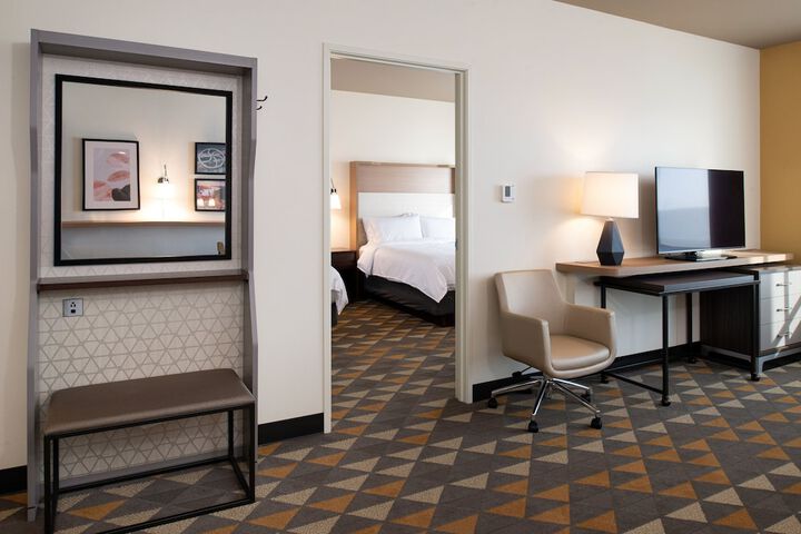 Room 32 of 66