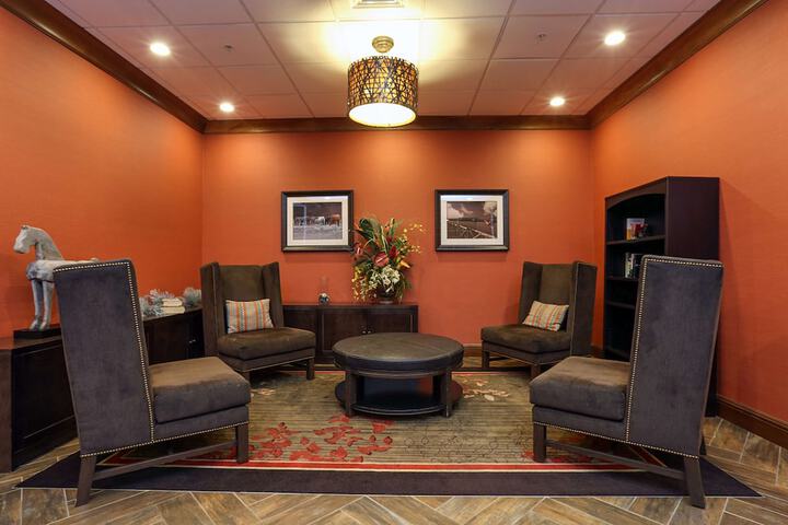 Lounge 16 of 16