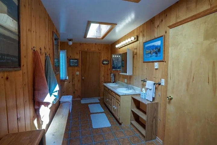 Ennis - T-lazy-b Ranch