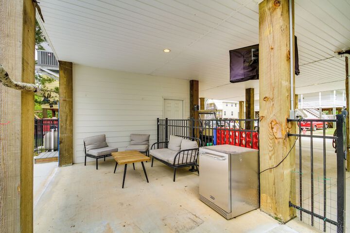 Waveland Vacation Rental w / Private Heated Pool