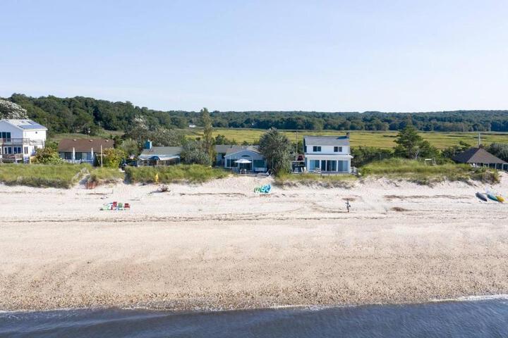 Chic Beach House: Waterfront Vineyards, Hot Tub