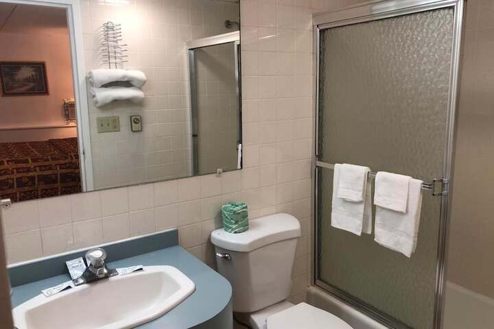 Room 4 of 28