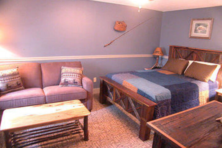 Mountaintop Lodge at Lake Naomi