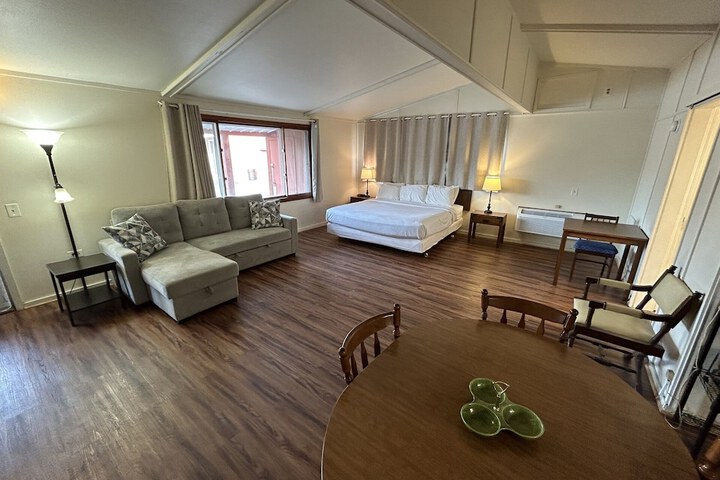 Room 43 of 70