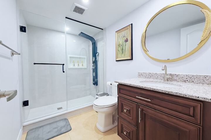 Cozy Rooms in Bright Walkout Suite - Newly Renovated 2026