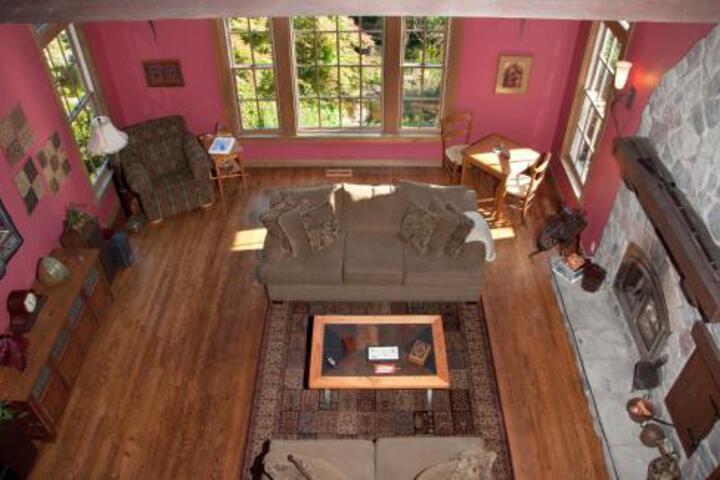 Hideaway Lodge Bed & Breakfast