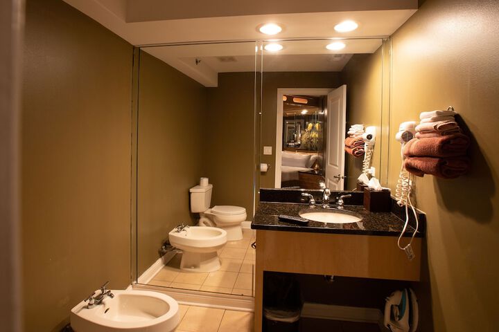 The Champagne Lodge & Luxury Suites