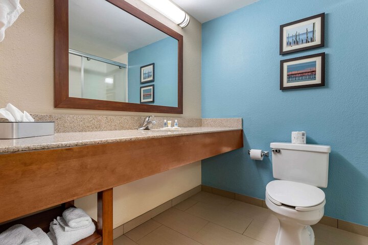 Comfort Suites Southport - Oak Island