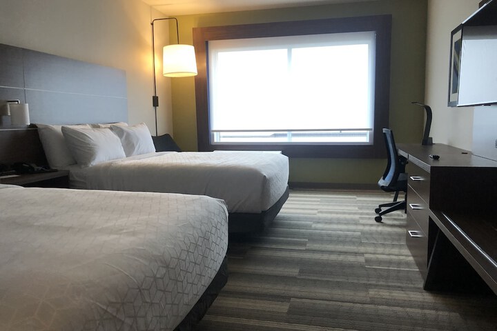 Holiday Inn Express & Suites Madison West - Middleton by IHG