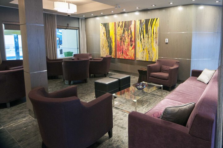 Lounge 27 of 34