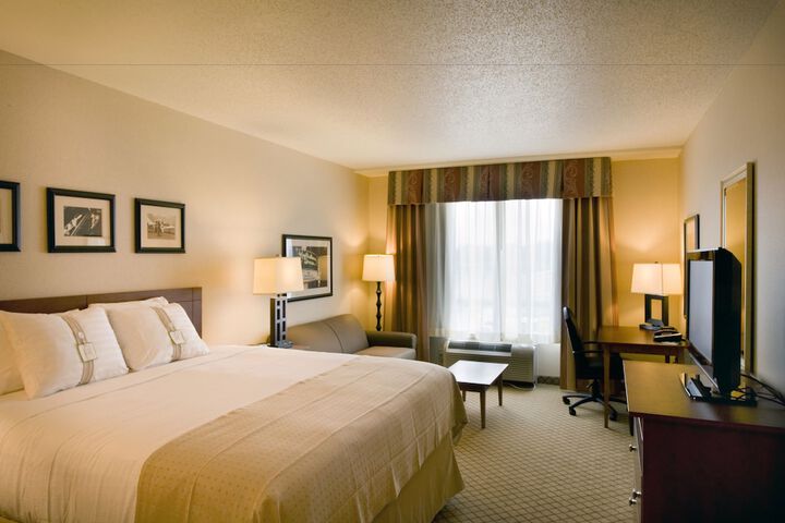 Room 13 of 28