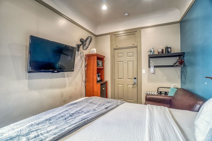 Room 105 of 115