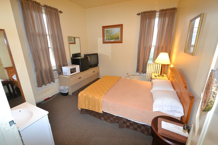 Room 34 of 38
