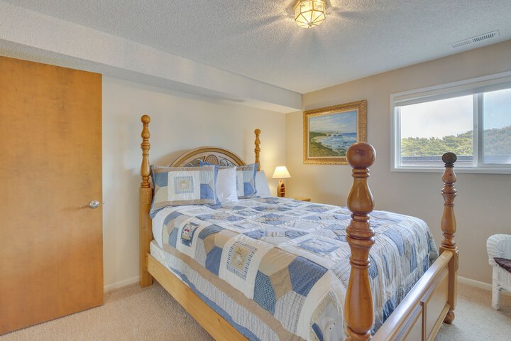 Lincoln City Oceanfront Condo Near Lincoln Beach!