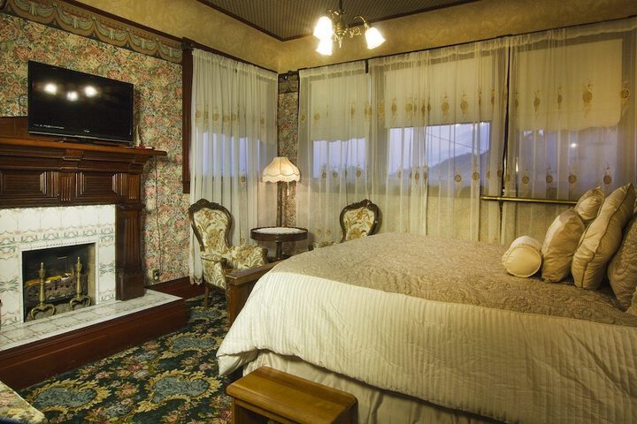 Gingerbread Mansion Inn