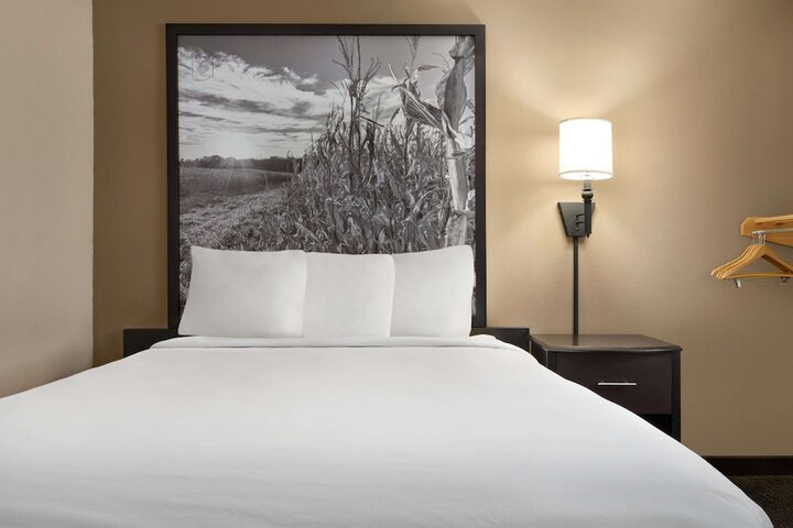 Room 8 of 35