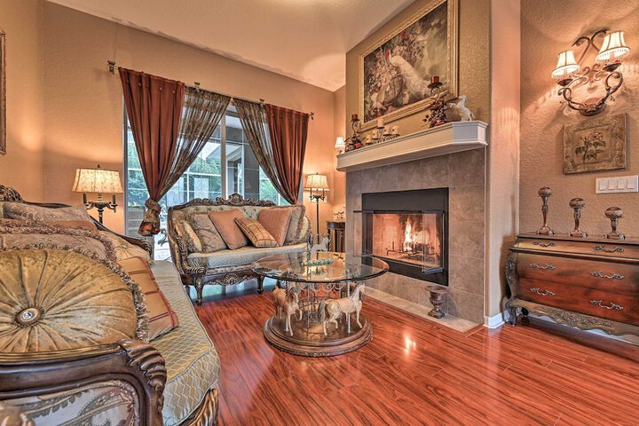 Elegant Valrico Home 15 Mi to Downtown Tampa!