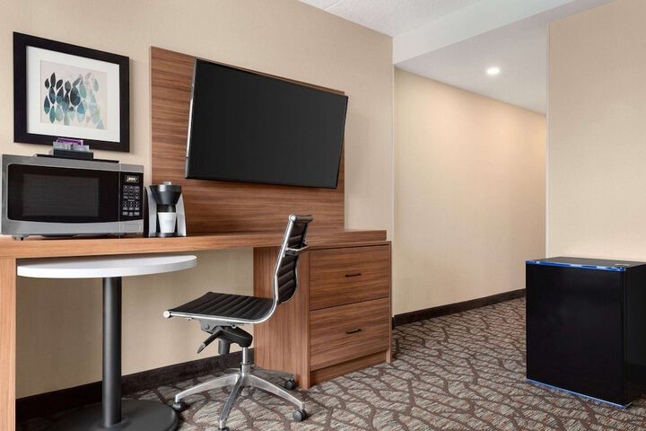Room 28 of 61