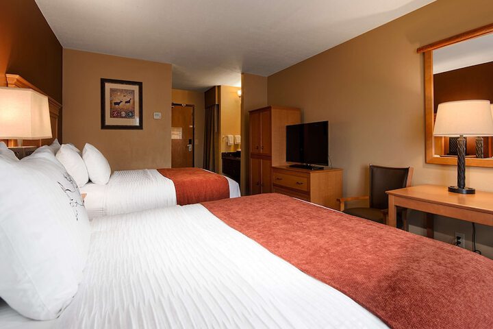 Best Western Plus Deer Park Hotel & Suites