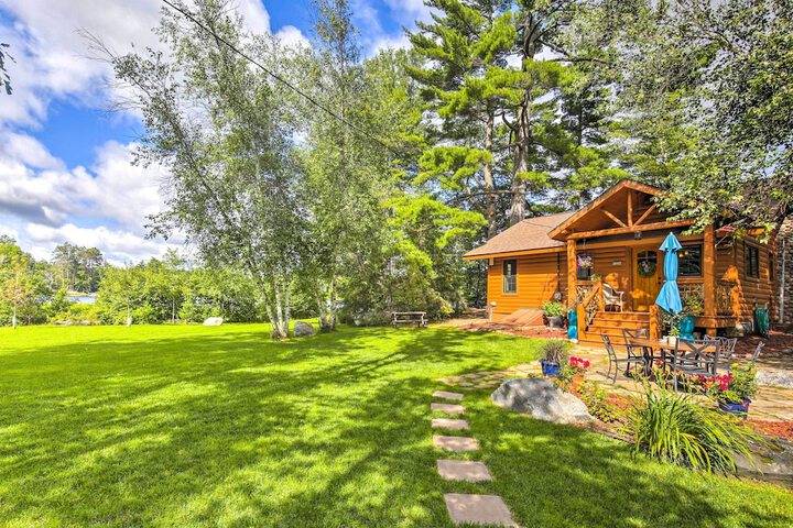 Lakefront Cabin w / Private Dock & Fire Pit!