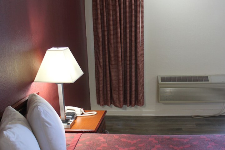 Room 12 of 25