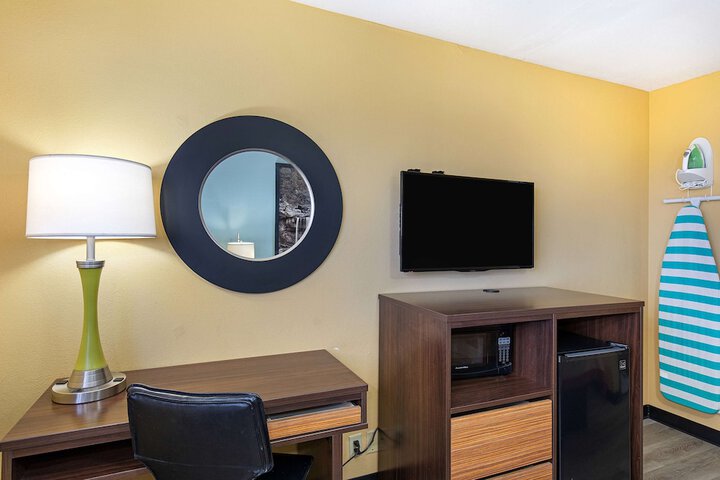 Room 3 of 27
