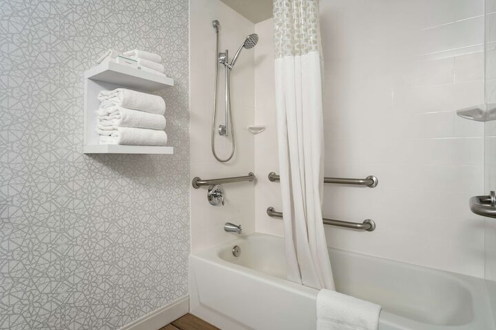 Room 16 of 22