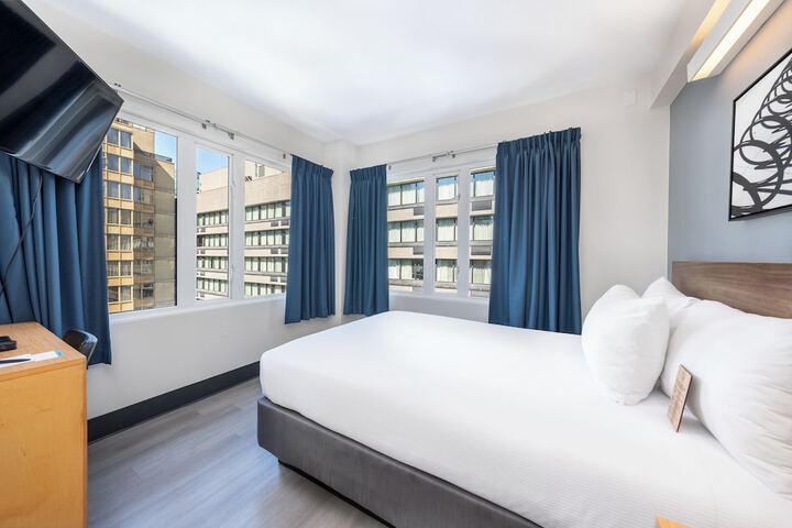 Room 32 of 51