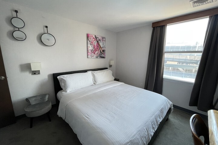 Room 51 of 89