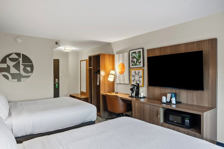Holiday Inn Niagara Falls State Park Entry by IHG