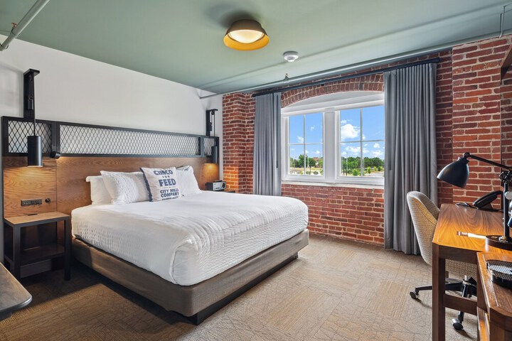 Room 12 of 38