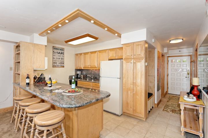 The Crestwood Condominiums