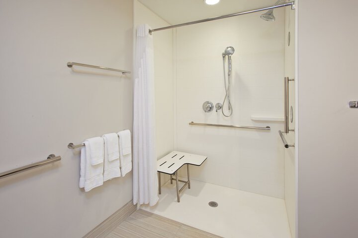 Holiday Inn Express & Suites South Hill by IHG