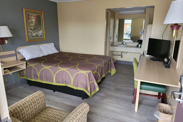 Room 33 of 46