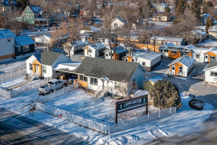 Lamplighter Cabins & Suites
