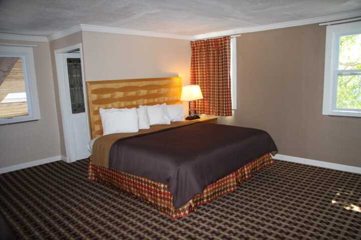 Room 8 of 18