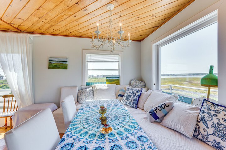 Walk to the Beach: Pet-friendly Gem in Biddeford!