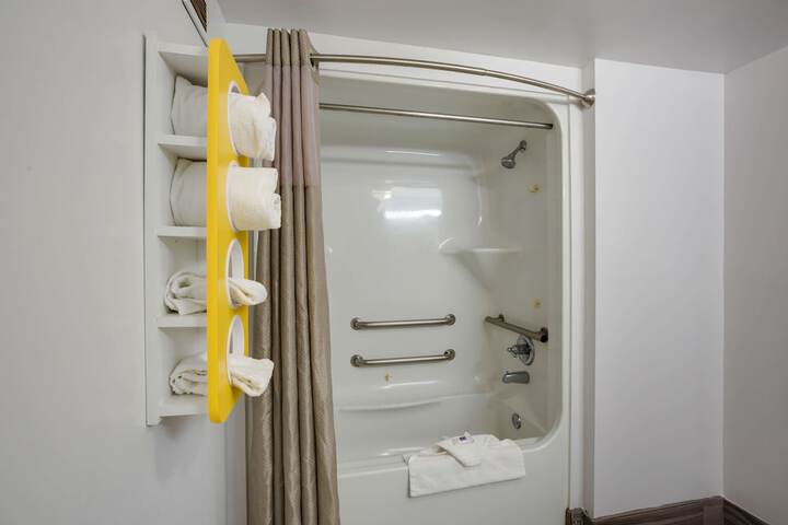 Room 37 of 41