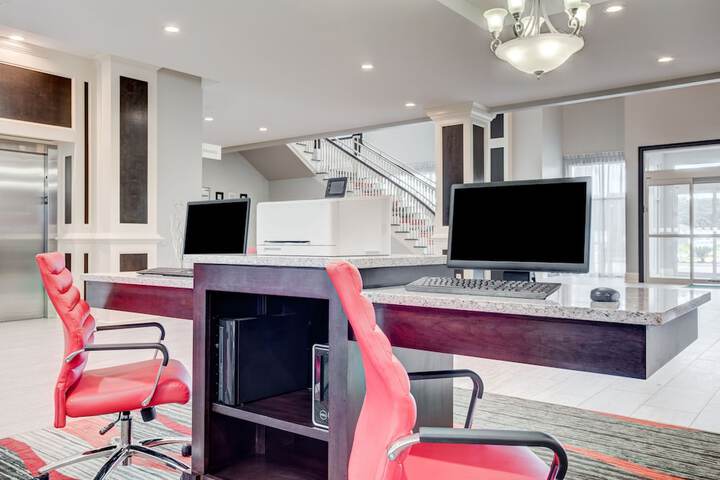 Holiday Inn & Suites Lafayette North by IHG