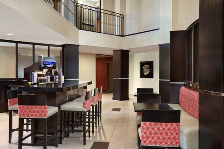 Holiday Inn Express Hotel Naples Downtown - 5th Avenue