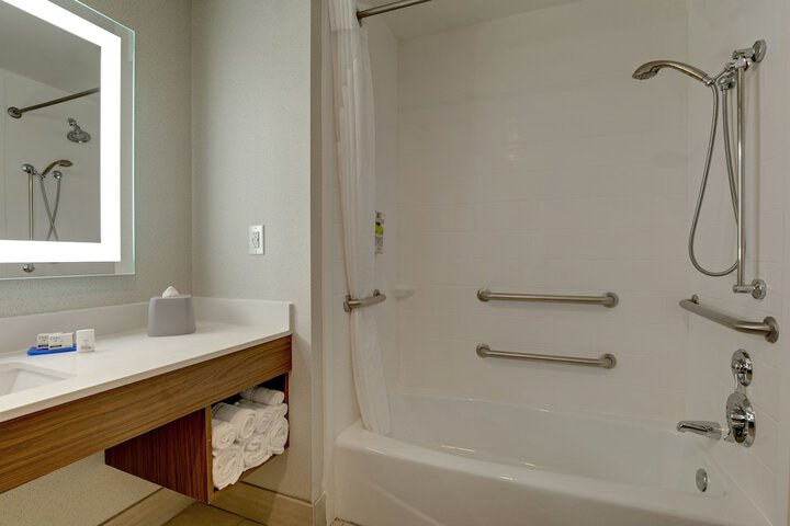 Room 32 of 54