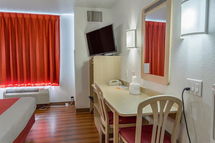 Motel 6 Redmond OR