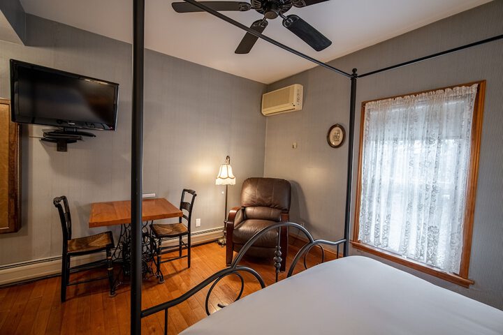 Room 37 of 146