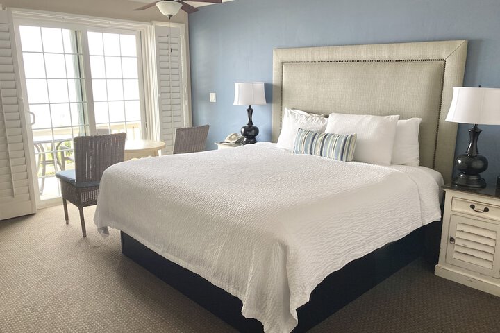 Sand Pebbles Inn